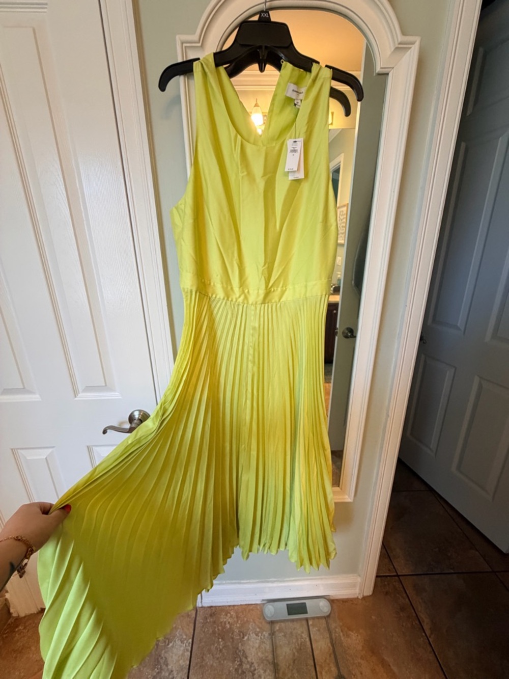 NWT Chartreuse BR Women's Sleeveless Dress